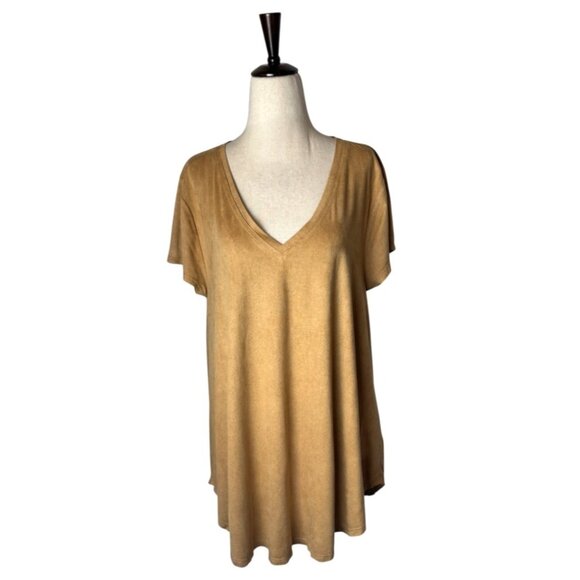 Dylan Shirt Women Medium Tan Golden Brown Short Sleeve Faux Suede Tee NWT Preppy - Picture 1 of 10